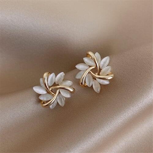 2021 New Arrival Trendy Geometric Acrylic Women Opal Sunflower Simple And Exquisite Stud Earrings Fashion Jewelry
