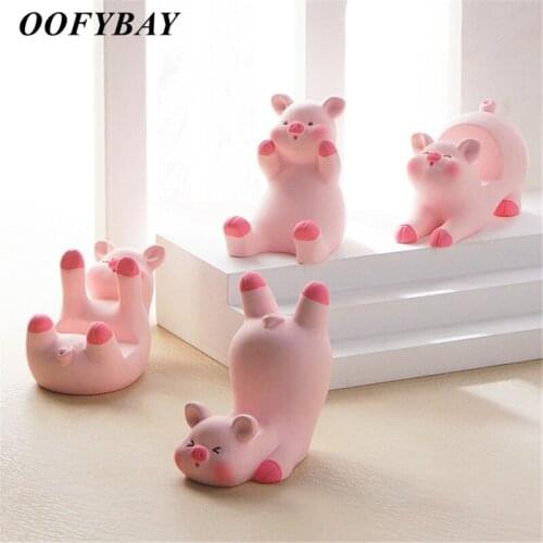 Resin Cute Pig Figurine Mobile Phone Holder Living Room Animal Statue Car Interior Ornament Office Desktop Craft Home Decoration