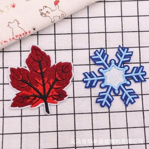 50pcs/lot Maple Leaf Snowflake Embroidery Patches Letters Clothing Decoration Accessories Diy Iron Heat Transfer Applique