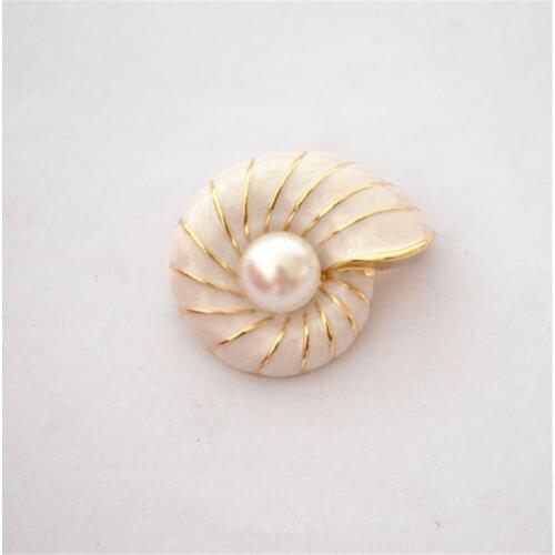 New retro style Enamel Conch personality fashion simple imitation pearl brooch men and women