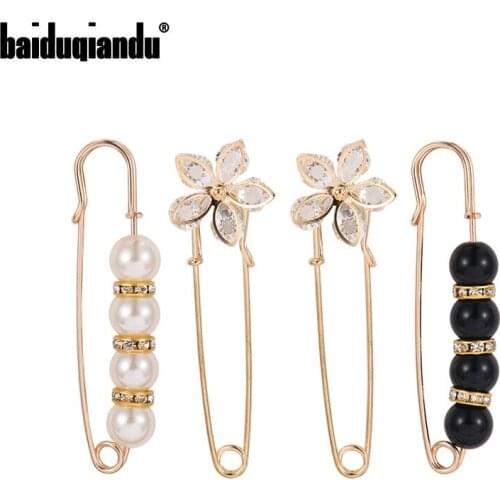 Baiduqiandu Brand New Arrival Set of 4 PCS Simulated Pearls and Crystal Flowers Dress Button Pins