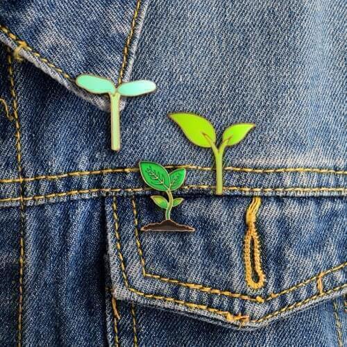 The brooch of the tree from germination to long stems means friendship or love gradually deepens