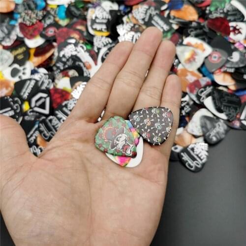 200 Pcs/set Guitar Picks Personalized Random Color Celluloid Guitar Picks + Picks Holder