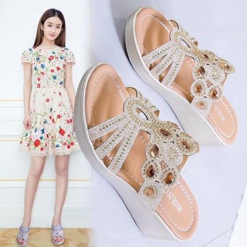 Designer Sandals Women 2021 Ladies Boho Slides Women Slippers Sandals Summer Crystal Shoes Peep Toe Flat Sandals