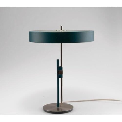 Postmodern Nordic Table Lights Simple Fashion Creative Living Room Study Bedroom Bedside Table Lamps