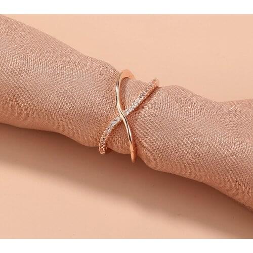 Fashion Trend Simple Rhinestone Cross Lines Geometric Ring Luxury Designer Jewelry for Women Party Gift