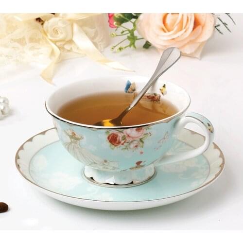 Retro Tea Cups Romantic Lace European Bone China Coffee Cup Saucer With Spoon Special Fancy Gift Handgrip Drinkware With Tray