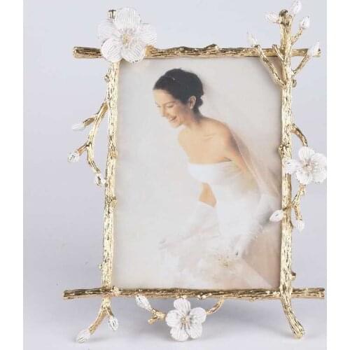 6 Inch / 7 Inch European Nordic Retro Gold Modern Simple Luxury Enamel Creative Metal Photo Frame Ornaments