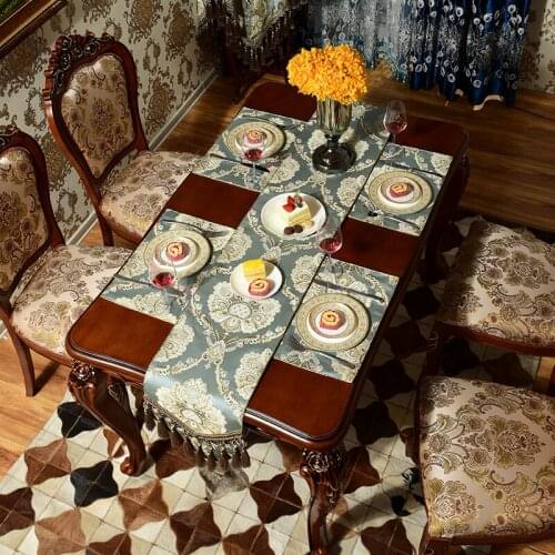 European Luxury Chenille Jacquard Fabrics Table Runner Red Pendant Table Flag Placemat Wedding Banquet Table Decoration Cloth