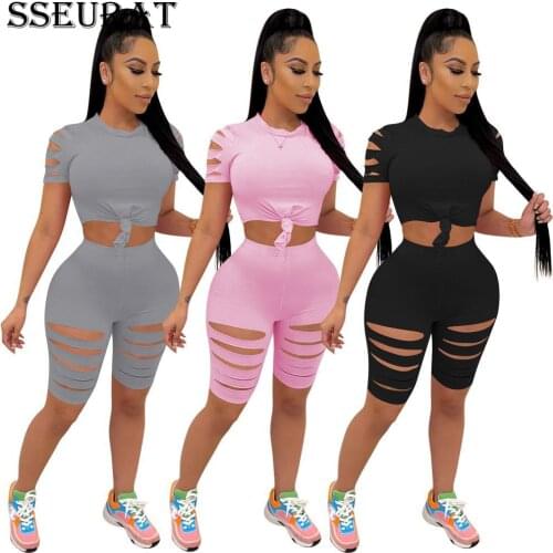 SSEURAT Women Active Two Piece Set Fashion Cut Out T-shirt and Knee Length Pants Matching Set Sport Outfits