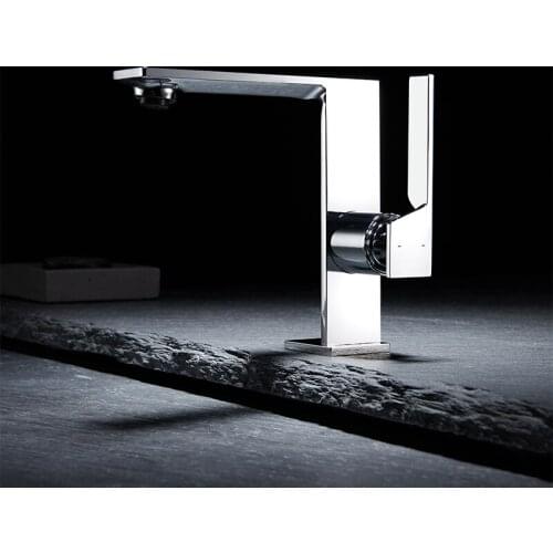 Modern Deluxe Design Chrome Finish Wash Basin Faucet For Hotel