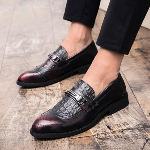 2021 Fashion Classic Crocodile Pattern Business Flat Shoes Men Designer Dress Leather Shoes Men Loafers Christmas Party Shoes