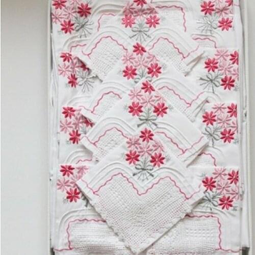 HappyGoods Lace Tablecloths On The Table