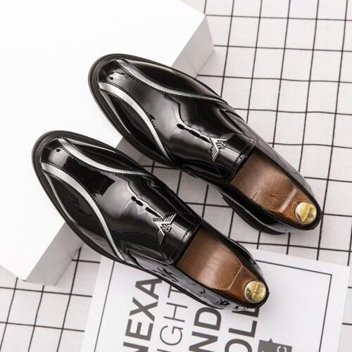 2019 spring and autumn outdoor new personality British lace shoes social shoes business mens shoes non-slip wear-resistant