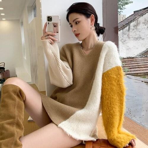 Temperament of 2021 autumn winter newcommutes to bump lubricious knit restore ancient ways to cover V to get loose sweater
