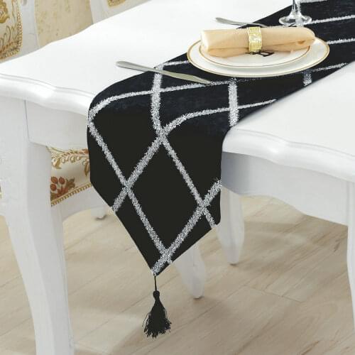 Fashion Diamond Shaped Stripes Table Runner Lattice Velvet Tablecloth with Tassels Dinner Party Wedding Decorative