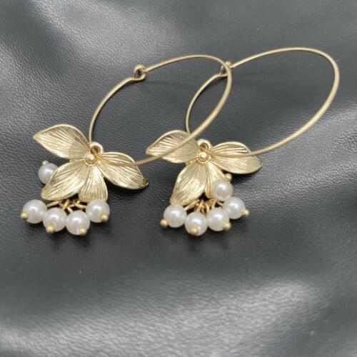 2021 New Design Flower Pearl Hoop Earrings For Fashion Women