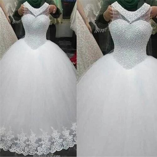 Scoop Lace Appliques Edge 2020 Ball Gown Wedding Dress Lace Up Back Beaded Pearls Top Bridal Gowns 2020 Sleeveless Wedding Wear