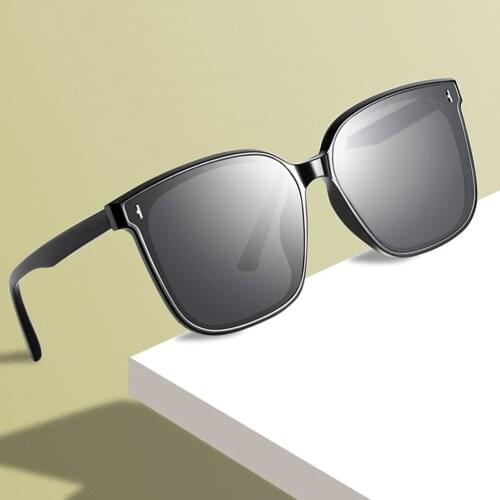 Comfortable And Exquisite Retro Square Large Frame Sunglasses UV400 With Integrated Nose Pad And Metal Hinge