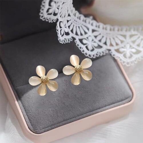 20212019 Korean Elegant Transparent Acrylic Flower Petal Beads Stud Earrings For Women Summer Holiday Pendientes Jewelry
