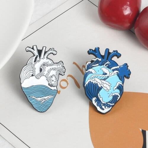 Whale Cartoon Chain Heart Brooch Love Rose Shirt Pins Alloy Badges Broches for Men Women Badge Pins Brooches Jewelry Accessories