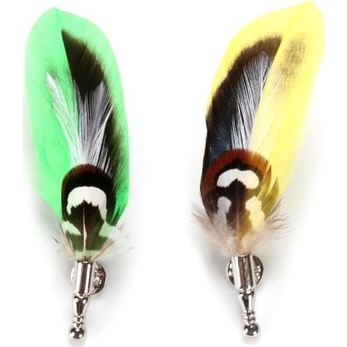 Top New Man Classic Red Feather Brooch Lapel Pin Wedding Corsage Jewelry Luxury Pins Brooches Hat Suits Shirt Men Accessories