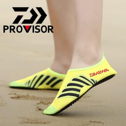 New 2021 Daiwa Fishing Shoes Outdoor Beach Wading Shoes Men Climbing Shoes Surf Woman Quick-Drying Dawa Water Shoes Size35-46
