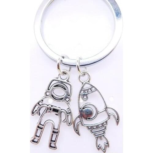 Creative Personality Alloy Keychain Cute Mini Alien Jewelry Pendant Car Gift Pendant Keychain