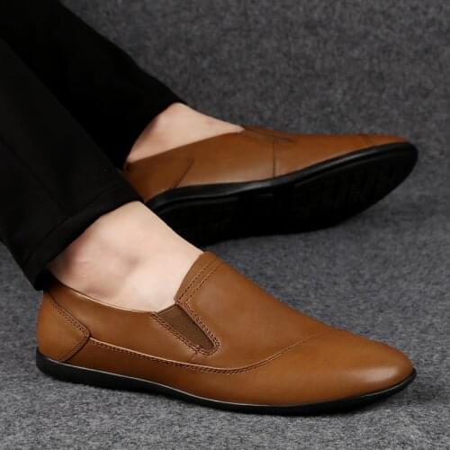 New fashion Men Flats Light Breathable Casual Shoes Men Moccasins Loafers Men Genuine Leather Comfortable Loafers Sneakers