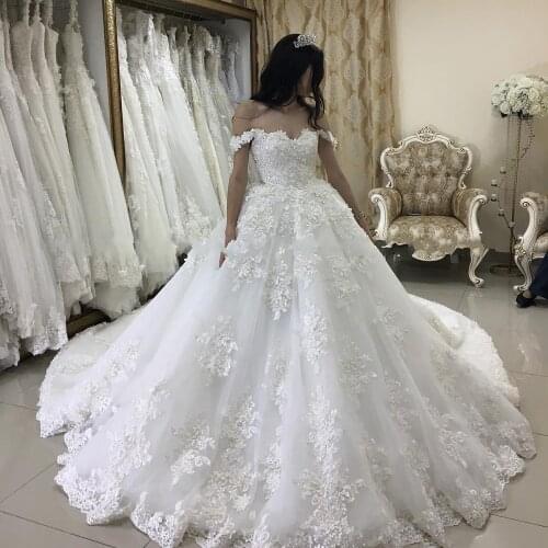 Country Luxury Arabic Short Sleeves V Neck Off Shoulder Bridal Gown Plus Size Lace Appliques Beaded Boho Wedding Dresses 2020
