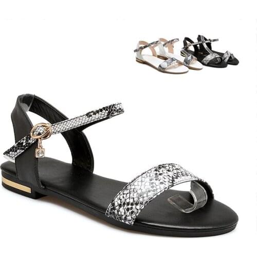 2020 fashion serpentine flat shoes lady sandals genuine leather shoes buckle Metal decoration summer casual sandals woman