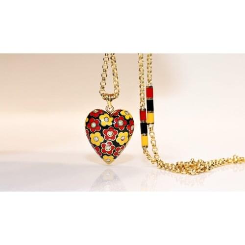 Vintage 18K Gold Natural Diamond And Enemel Decorated Pretty Heart Style Necklace