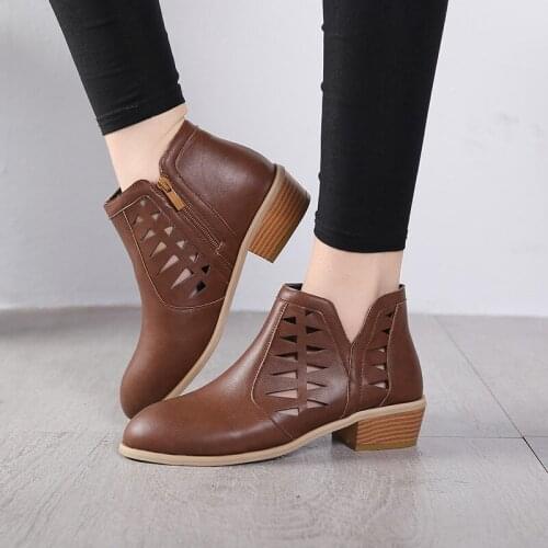 Fashion Chelsea Boots Women Square Heel Roma Hollow Out Black Boots Pointed Toe Short Shoes Designer Luxus Boots free Shipping