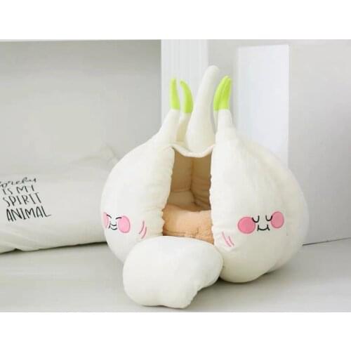 Cartoon Garlic Pet Cat Bed Garlic Semi-enclosed Cat Nest for Deep Sleep Comfort in Winter Cats Bed little Mat Basket Soft Kennel