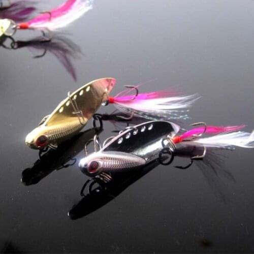 Artifical Fishing Lure Spoon 22g/6.9cm Flying Fish Lures with treble Hook Feather Hard Baits Fishing Tackles Supply 2PCS