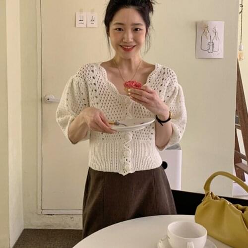 New hollow single-breasted buckle tops women V-neck Korean style slim fit tops women Short sleeve tops for women 2021