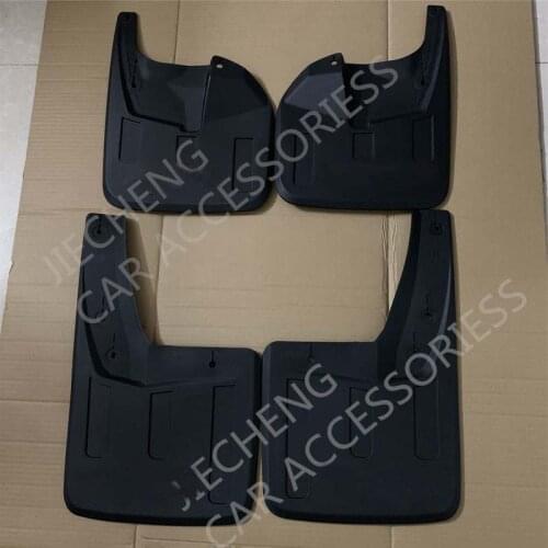 4PCS HIGH QUALITY MUDGUARD RUBBER MATERIAL WITH LOGO CAR WHEEL PROTECT FENDER FLARE FIT FOR HILUX REVO ROCCO 2015-2019 PICKUP