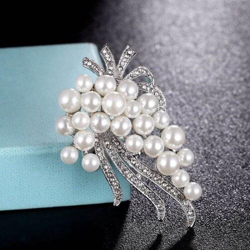Zlxgirl classic Wedding Pearl flower brooches jewelry metal tin alloy scarf pins accessories womens bags and hats jewellery