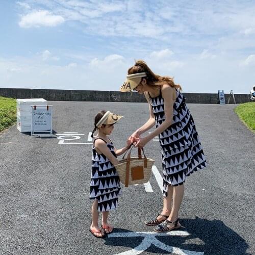 Family Matching Outfits Summer Vacation Geometric Suspender Skirt Childrens Clothing Girls Light Sundress Mother Kids Clothes