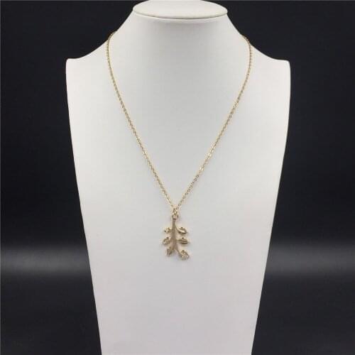 Gorgeous Gold Color Plating Clear Stone Inserted Leaf Pendant Single Necklace For Women Girl Elegant Casual Lovely Jewelry
