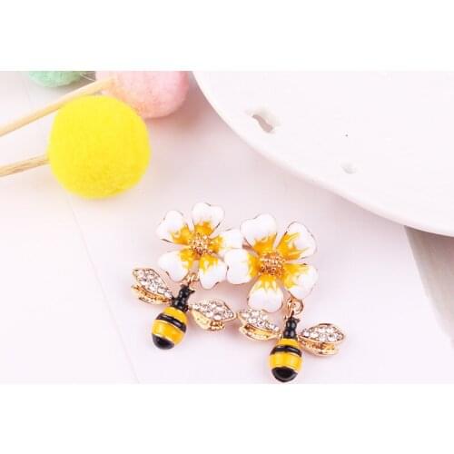 LUBOV Rhinestone Inlaid Twin Enamel Bees Brooches Pins Golden Color Metal Flower Brooch Pin Trendy Women Costume Party Jewelry