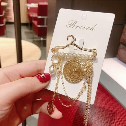 Unique Design New Woman Brooches Pin Coat Hanger Pearl Long Tassel Crown Shape Brooch Fashion Corsage Jewelry Lady Accessories
