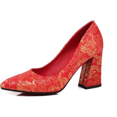 Chinese bride wedding shoe to 18 years in the spring and autumn period and the new size of fabrics of silks