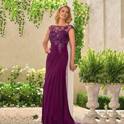 Sexy Elegant Long Mother Of The Bride Dress 2021 Lace Applique Godmother Wedding Guest Party Gown Plus Size Black Vintage Gowns