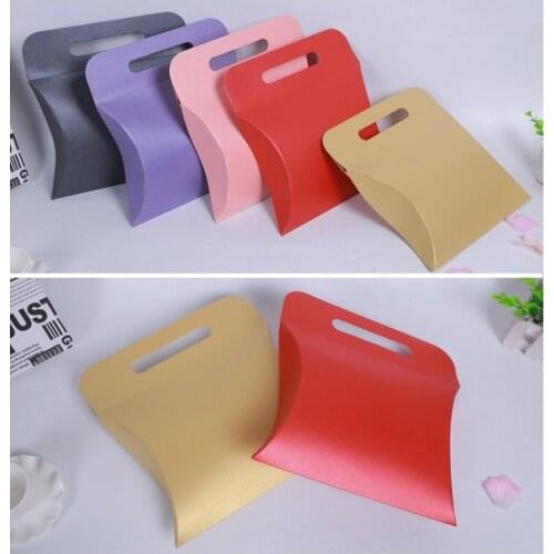 20Pcs /Pack 5 Colors Kraft Paper Pillow Shape Candy Box Gift Bag Wedding Party Gift Favors Birthday Party Christmas Supplies box
