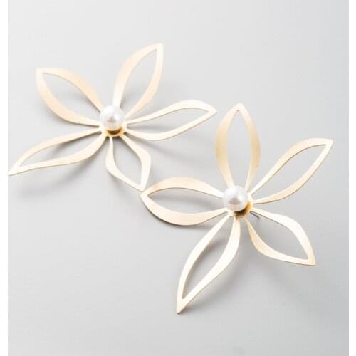 Flower Alloy Pearl Earrings for Women Simple Cute Sweet Style Elegant Stud Earrings Female Trendy Bride Beautiful Jewelry New