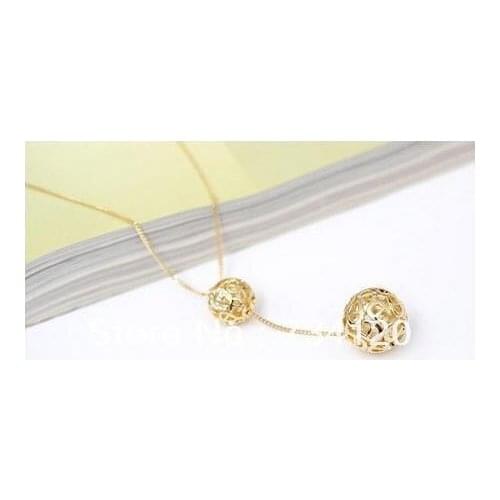 Hot Sales Fashion classic crystal hollow ball pendant necklace chain jewelry Hot Sell