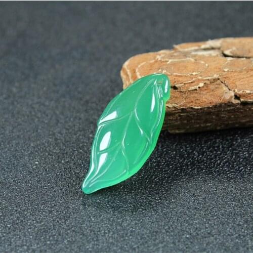 Natural Green Chalcedony Hand-carved Leaf Pendant Fashion Boutique Jewelry Men and Women Green Agate Necklace Gift Accessories
