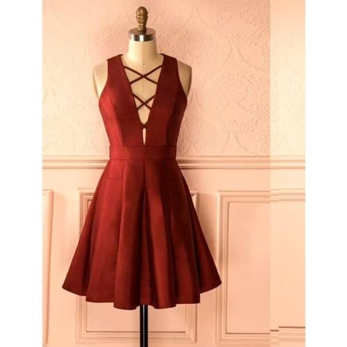 Short A-Line Burgundy V-Neck Homecoming Dresses with Pockets Knee Length Satin Zipper Back Graduation Dresses for Juniors