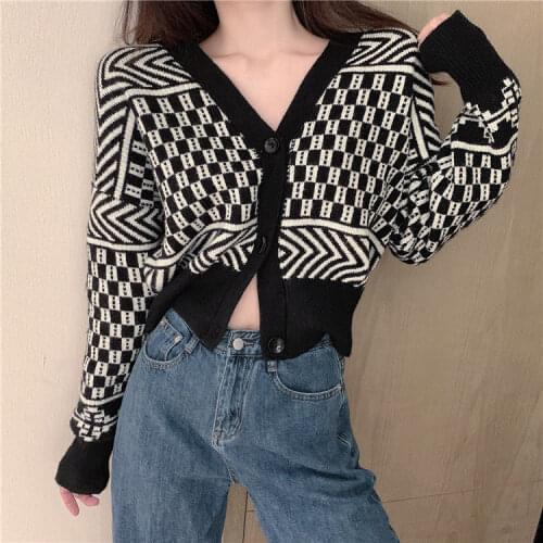 Woman Sweaters Cardigan Air Knitted Cardigan Womens Outer Wear Autumn and Winter V-neck Short Plaid Coat
